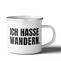 Brüllerware™ Statement-Tasse „Ich hasse Wandern.“ in weißer Emaille mit silbernem Rand. Produktdesign „The Shouter“ aus der Manufaktur im Schwarzwald.