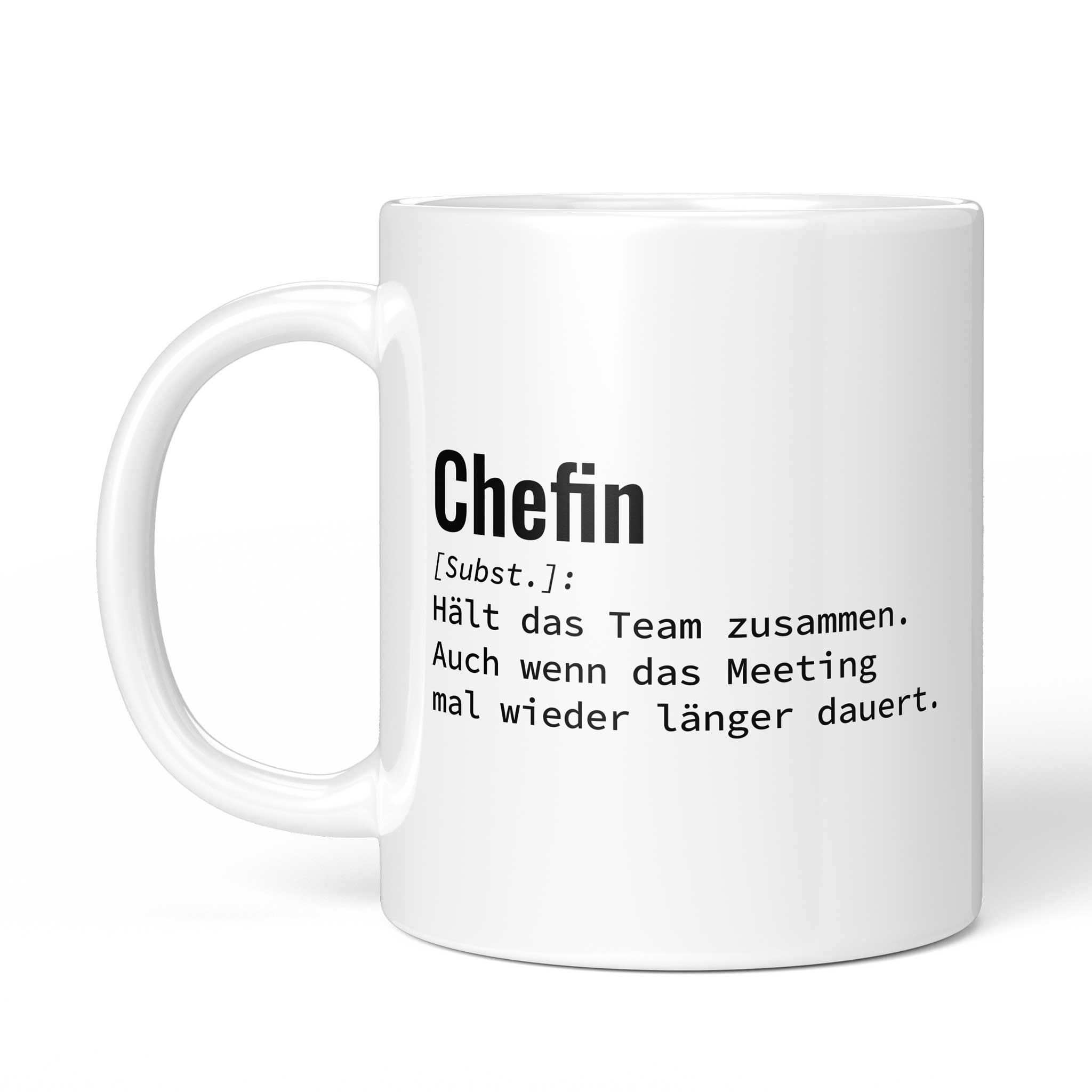 Tasse mit Spruch „Chefin [Subst.]: Hält das Team zusammen. Auch wenn das Meeting mal wieder länger dauert.“ – Ansicht mit Henkel links
