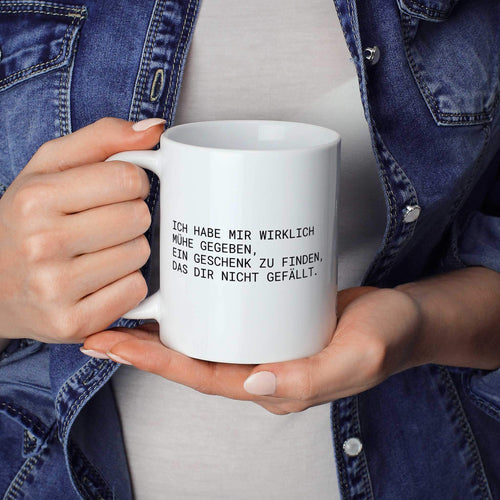 Lustige Tasse "Ich habe mir wirklich Mühe gegeben, ein Geschenk zu finden, das dir nicht gefällt." als Geschenkidee - Brüllerware Statement Becher in der Hand