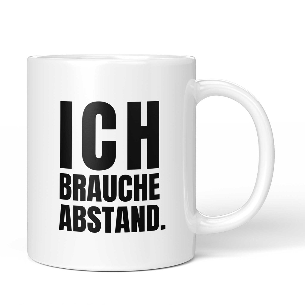 Brüllerware Tasse mit Spruch „KIch brauche Abstand.“ – weiße Keramiktasse mit schwarzem Statement-Druck und Brüllerware Icon