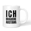 Brüllerware Tasse mit Spruch „KIch brauche Abstand.“ – weiße Keramiktasse mit schwarzem Statement-Druck und Brüllerware Icon