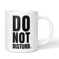 Brüllerware Tasse mit Spruch „Do Not Disturb“ – weiße Keramiktasse mit schwarzem Statement-Druck und Brüllerware Icon