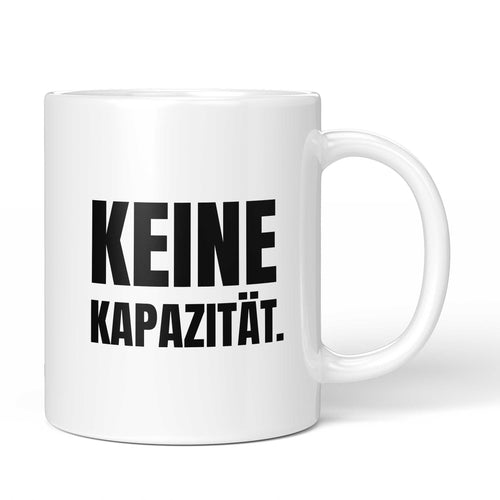 Brüllerware Tasse mit Spruch „Keine Kapazität.“ – weiße Keramiktasse mit schwarzem Statement-Druck und Brüllerware Icon