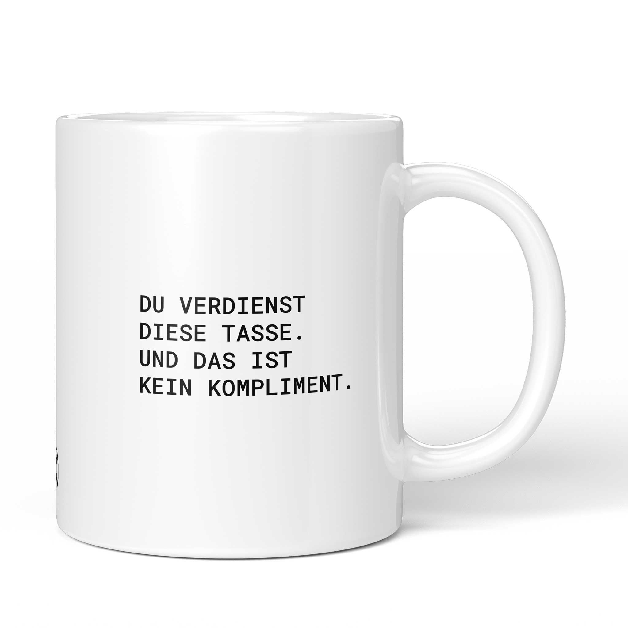 Brüllerware Tasse mit Spruch „Du verdienst diese Tasse. Und das ist kein Kompliment.“ – weiße Keramiktasse mit schwarzem Statement-Druck und Brüllerware Icon