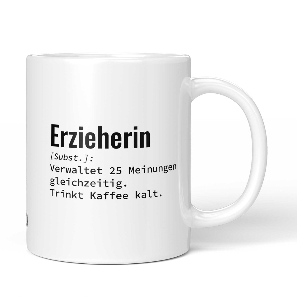 Lustige Tasse mit Spruch „Erzieherin: Verwaltet 25 Meinungen gleichzeitig. Trinkt Kaffee kalt." – weiße Keramiktasse mit schwarzem Druck, Vorderansicht