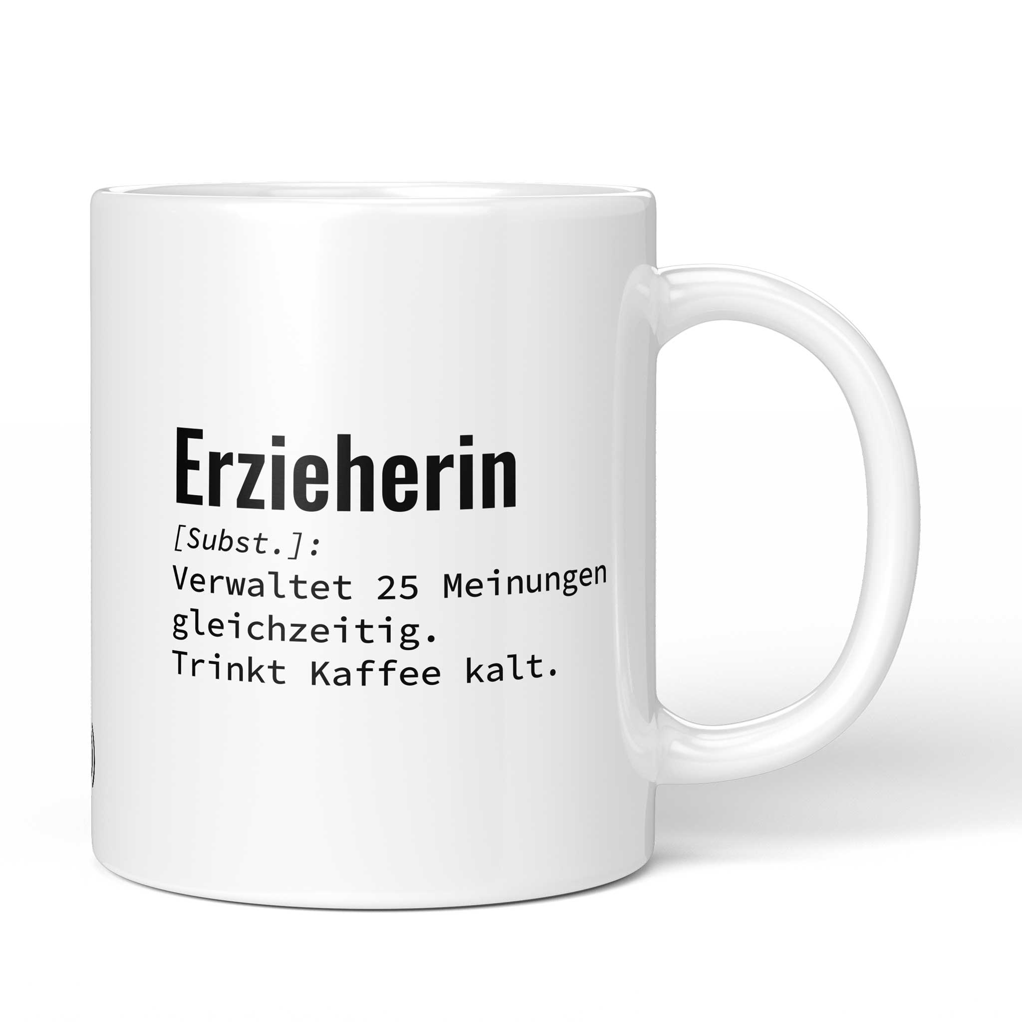 Lustige Tasse mit Spruch „Erzieherin: Verwaltet 25 Meinungen gleichzeitig. Trinkt Kaffee kalt." – weiße Keramiktasse mit schwarzem Druck, Vorderansicht