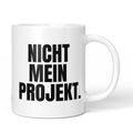 Lustige Tasse mit Spruch „Nicht mein Projekt." – weiße Keramiktasse mit schwarzem Druck, Vorderansicht