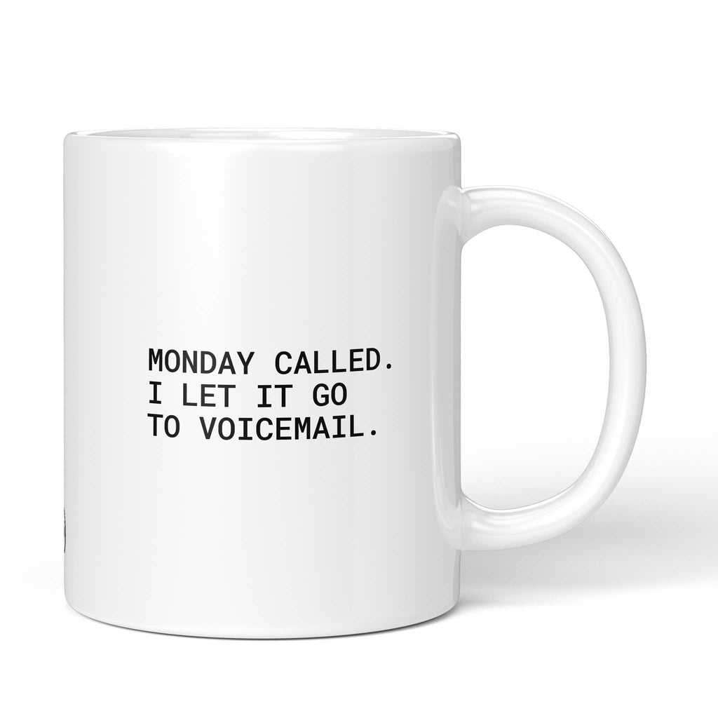 Weiße Keramiktasse mit dem Spruch „Monday called. I let it go to voicemail.“ von Brüllerware