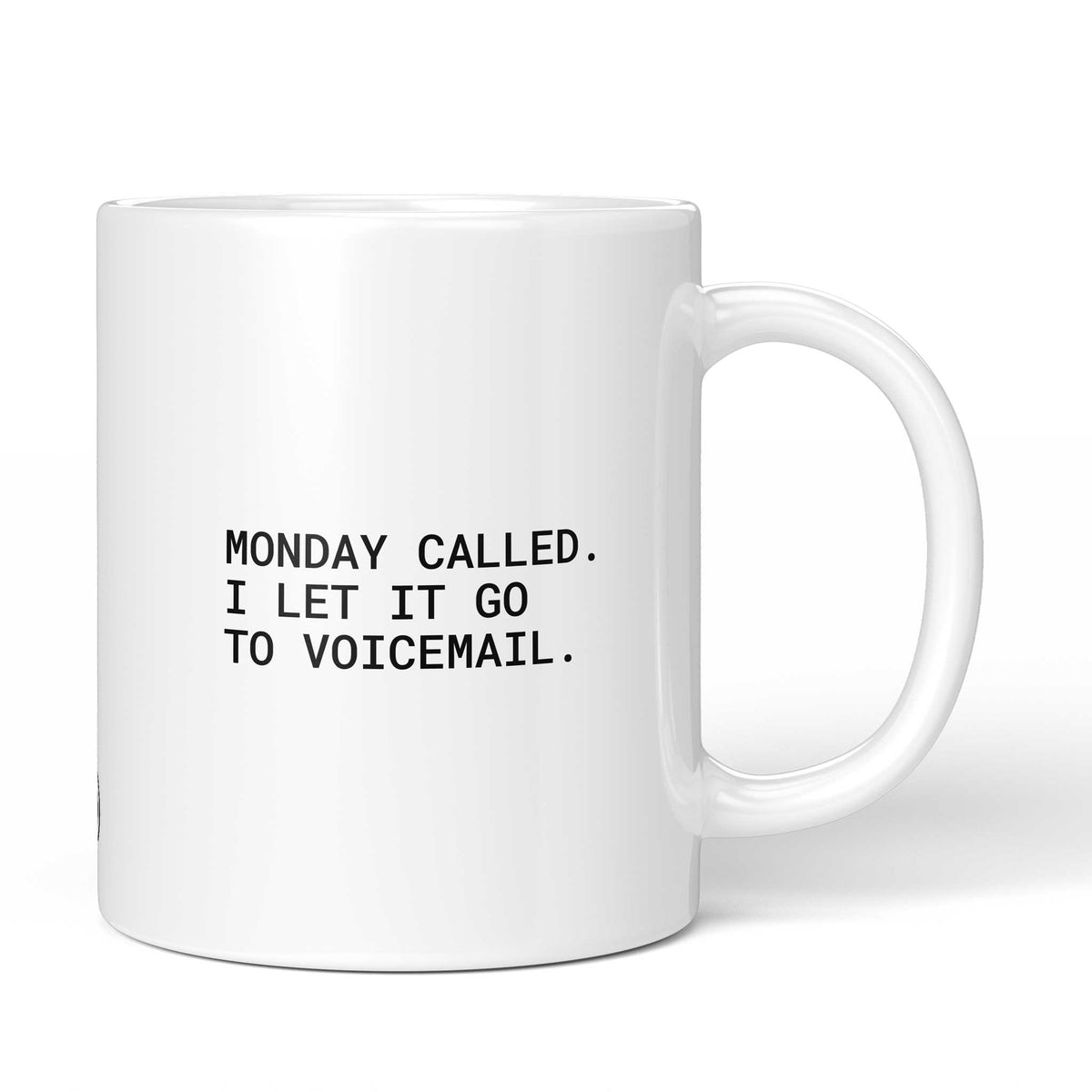 Weiße Keramiktasse mit dem Spruch „Monday called. I let it go to voicemail.“ von Brüllerware