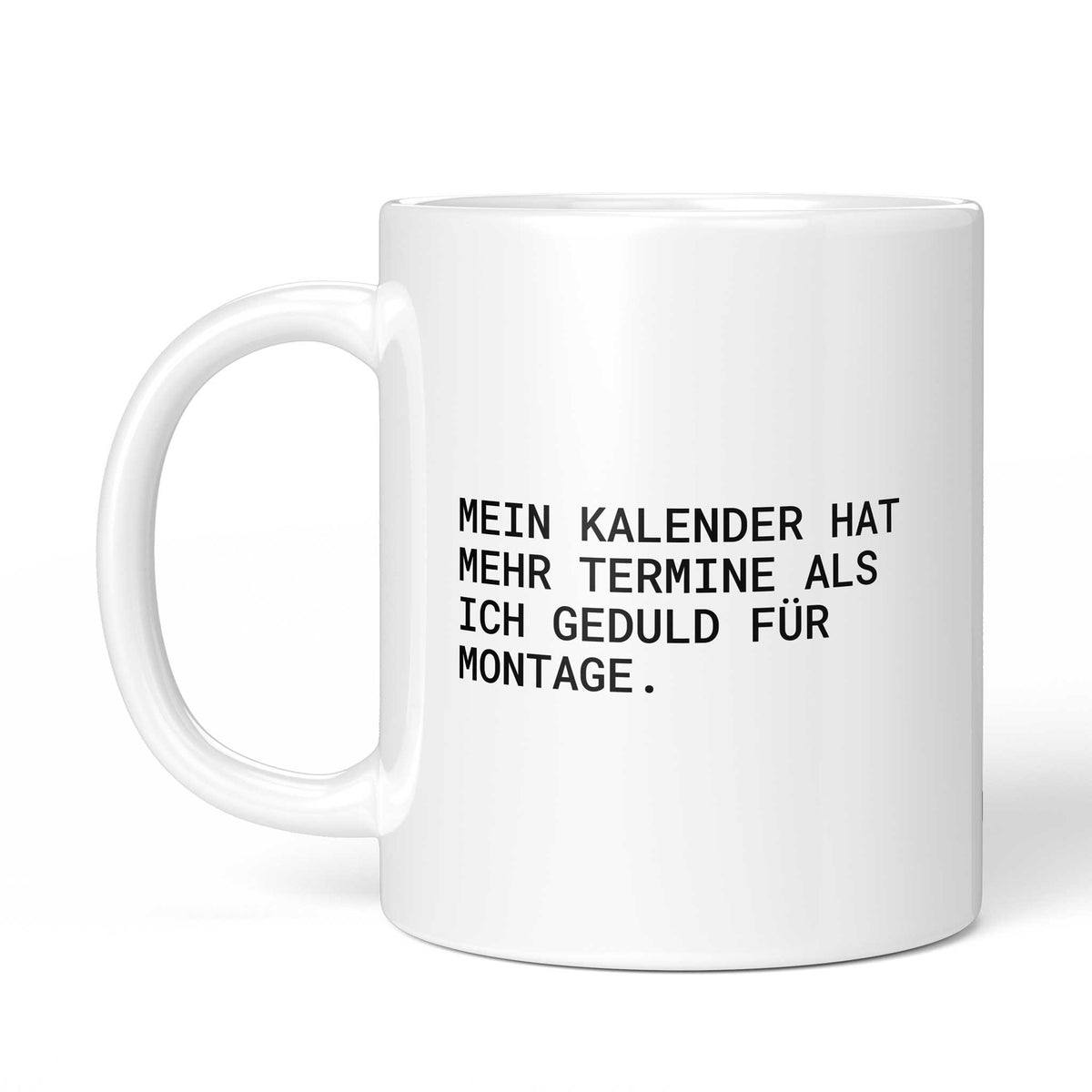 Tasse „Mein Kalender hat mehr Termine als ich Geduld für Montage.“ – Ansicht mit Henkel links