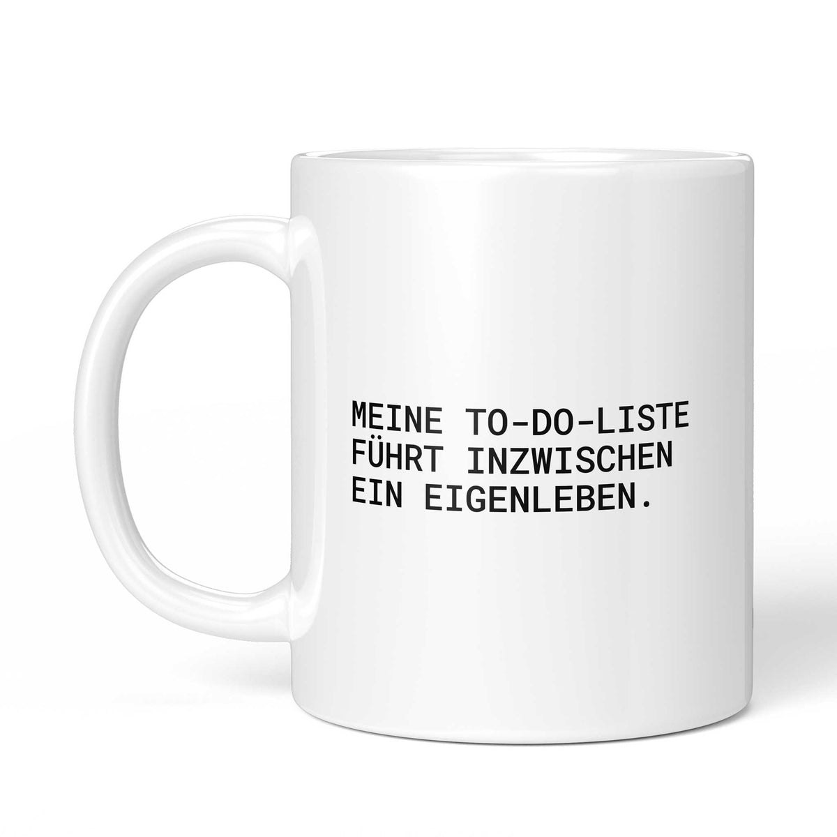 Weiße Tasse mit Spruch „Meine To-do-Liste führt inzwischen ein Eigenleben.“ – Brüllerware
