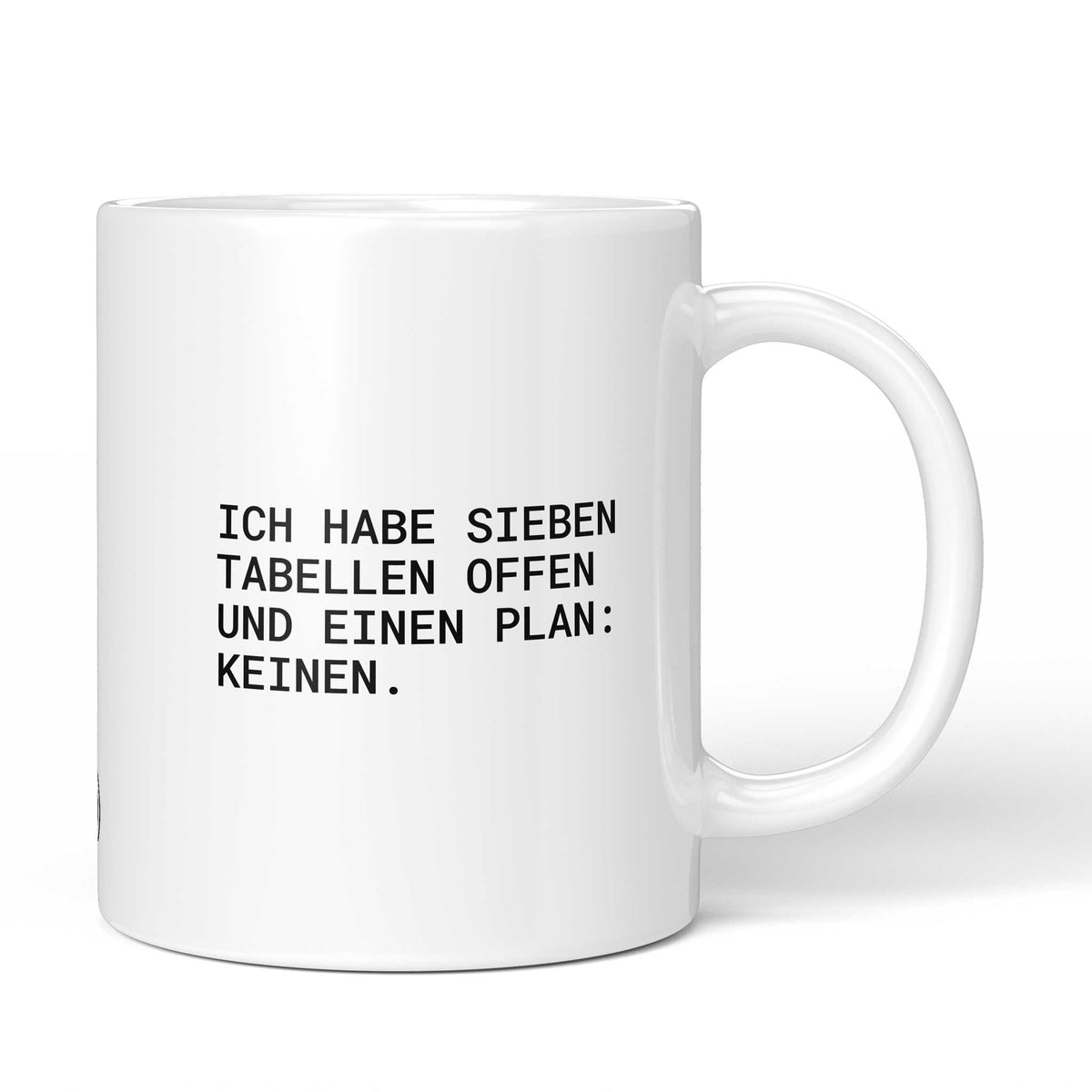 Weiße Tasse mit Spruch „Ich habe sieben Tabellen offen und einen Plan: keinen.“ – Brüllerware
