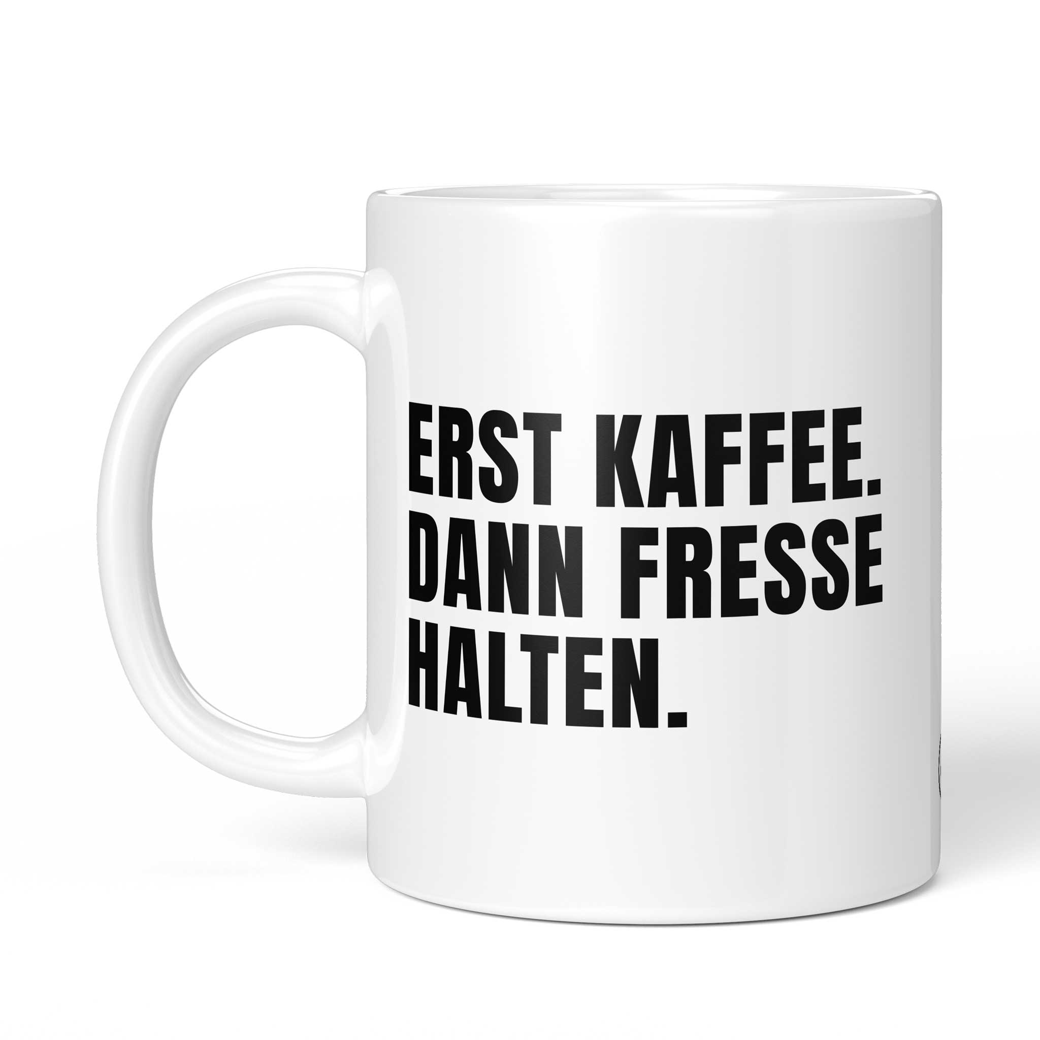 Rückseite der Brüllerware Tasse "Erst Kaffee. Dann Fresse halten." mit Logo - Spülmaschinenfest & Mikrowellengeeignet