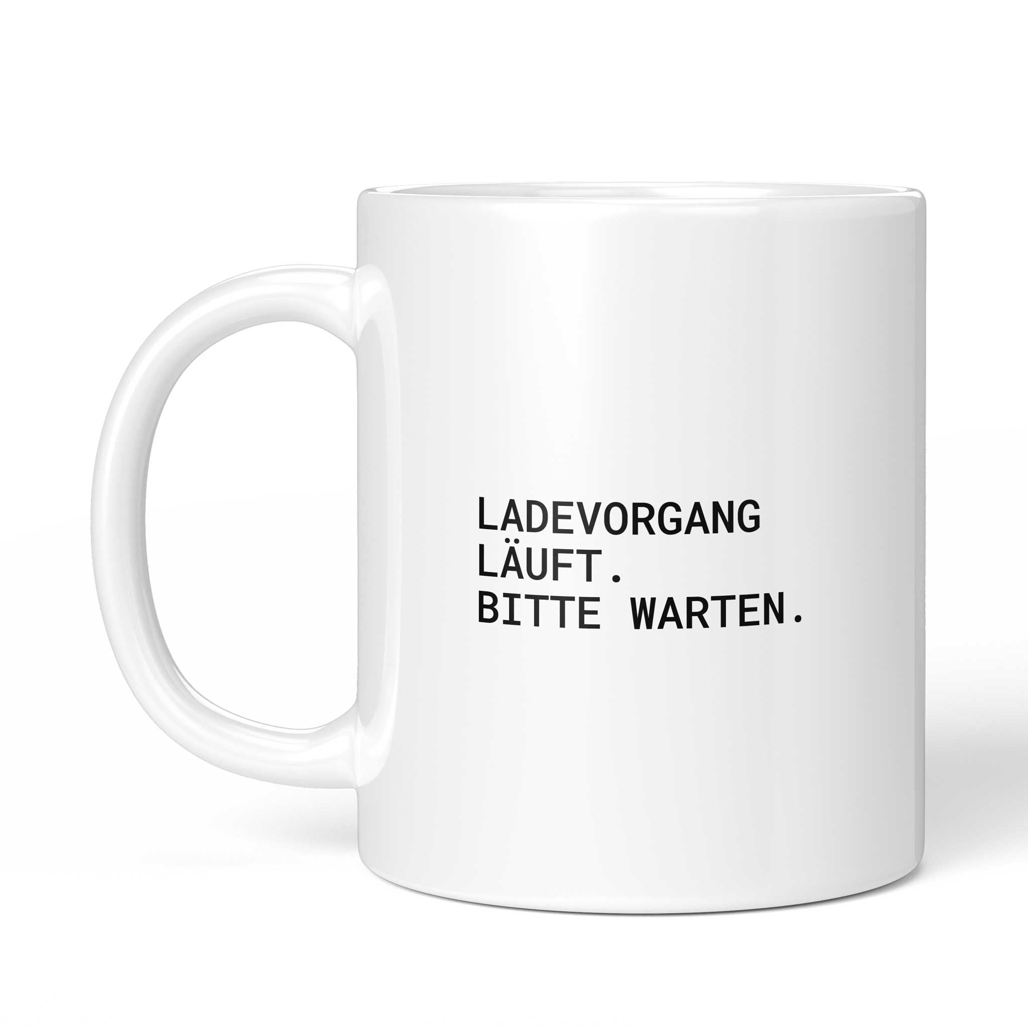 Tasse mit Spruch „Ladevorgang läuft. Bitte warten.“ – Ansicht mit Henkel links
