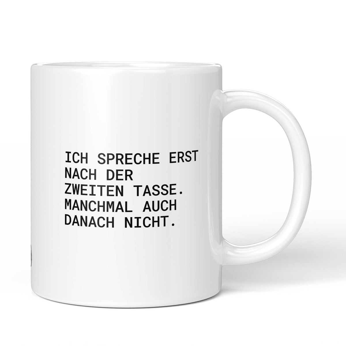 Weiße Tasse mit Spruch „Ich spreche erst nach der zweiten Tasse. Manchmal auch danach nicht.“ – Brüllerware