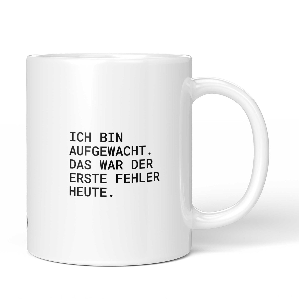 Weiße Tasse mit Spruch „Ich bin aufgewacht – das war der erste Fehler heute.“ – Brüllerware