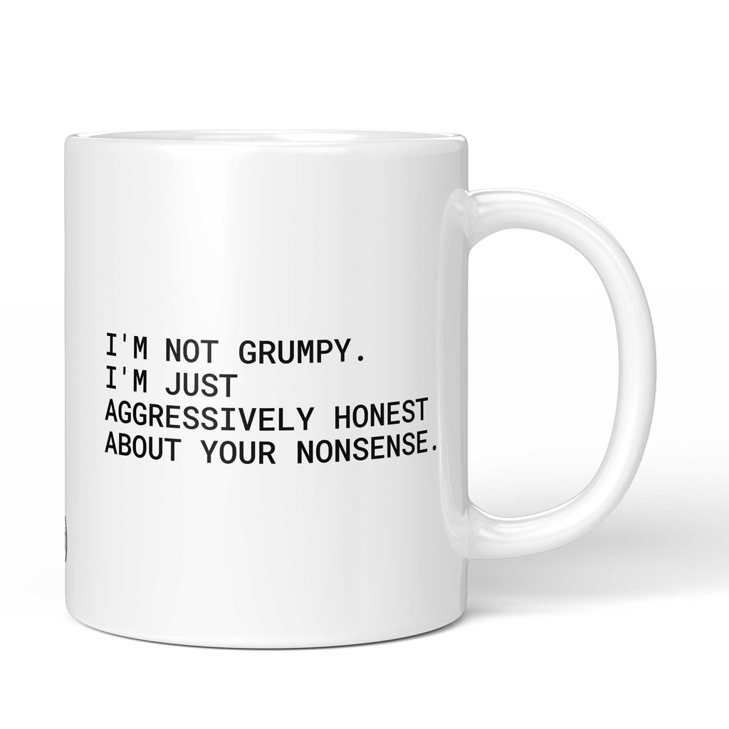 Weiße Tasse mit englischem Spruch „I'm not grumpy. I'm just aggressively honest about your nonsense.“ – Brüllerware