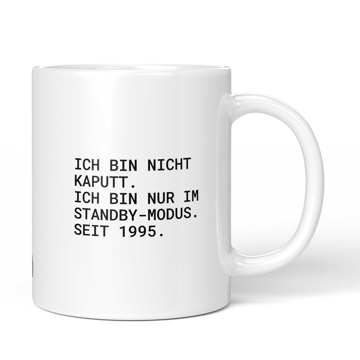 Weiße Tasse mit Spruch „Ich bin nicht kaputt – ich bin nur im Standby-Modus. Seit 1995.“ – Brüllerware