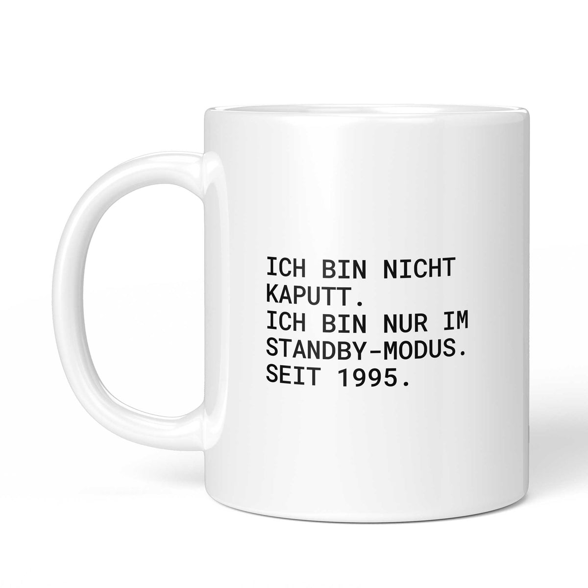 Tasse „Ich bin nicht kaputt – ich bin nur im Standby-Modus. Seit 1995.“ – Ansicht mit Henkel links