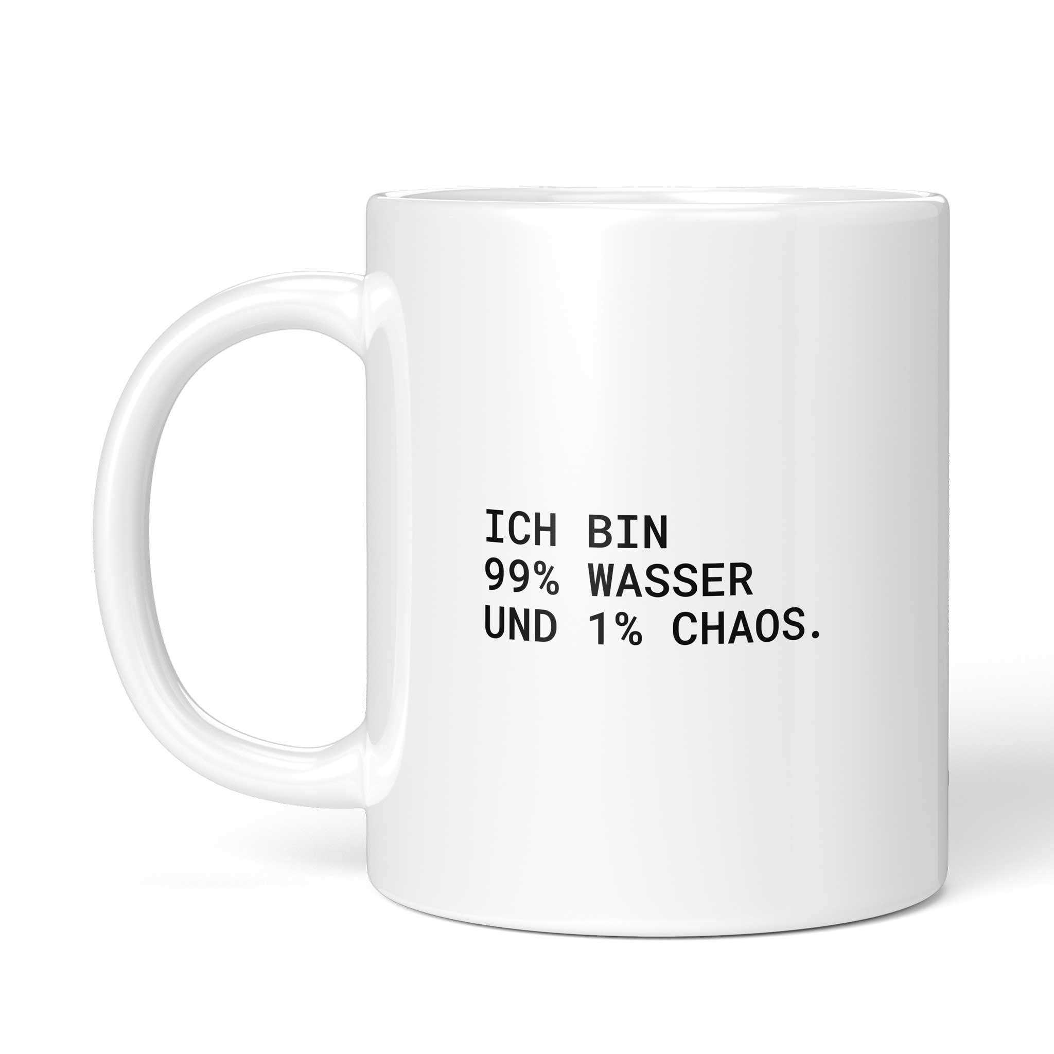 Rückseite der Brüllerware Tasse „Ich bin 99% Wasser und 1% Chaos.“ – beidseitiger Druck mit Brüllerware Markenzeichen