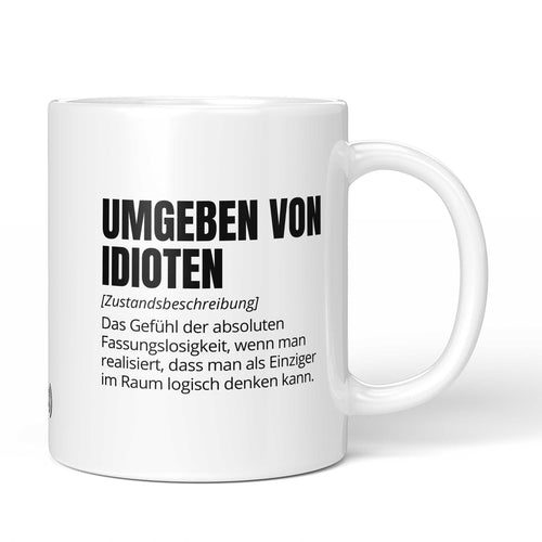 Brüllerware Tasse mit Spruch: "Umgeben von Idioten" - Lustige Kaffeetasse für Büro & Alltag - Schwarz Weiß Design